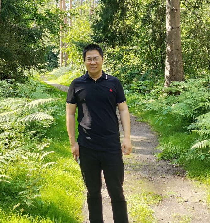 Houguang Liu (刘后广)